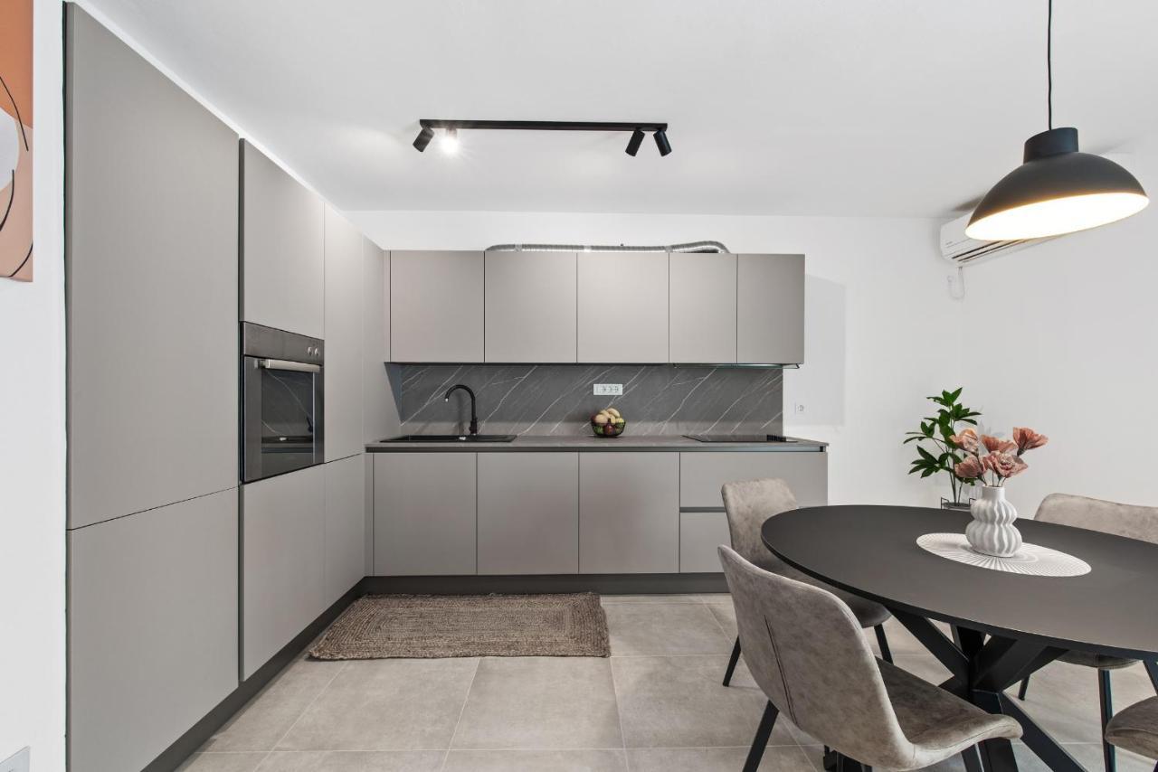 Poli Nona - Renovated In 2023 Apartamento Poreč Exterior foto