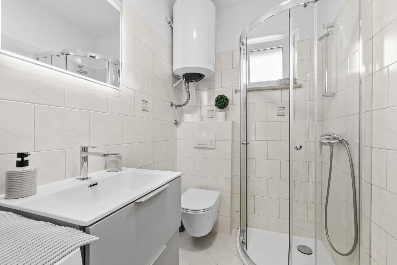 Poli Nona - Renovated In 2023 Apartamento Poreč Exterior foto